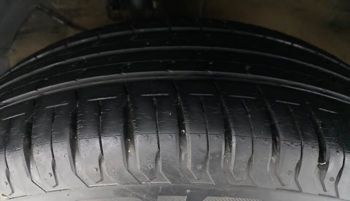 2019 Maruti XL6 ALPHA SHVS  MT, Petrol, Manual, 14,822 km, Left Front Tyre Tread