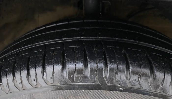 2019 Maruti XL6 ALPHA SHVS  MT, Petrol, Manual, 14,822 km, Right Front Tyre Tread