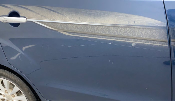 2014 Maruti Ertiga VXI, CNG, Manual, 66,198 km, Right rear door - Slightly dented
