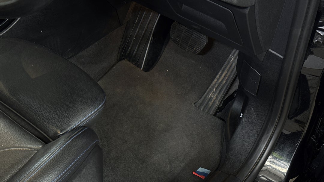 2022 BMW X1 sDrive 20i, Automatic, 38397 km, Pedals and Footmat