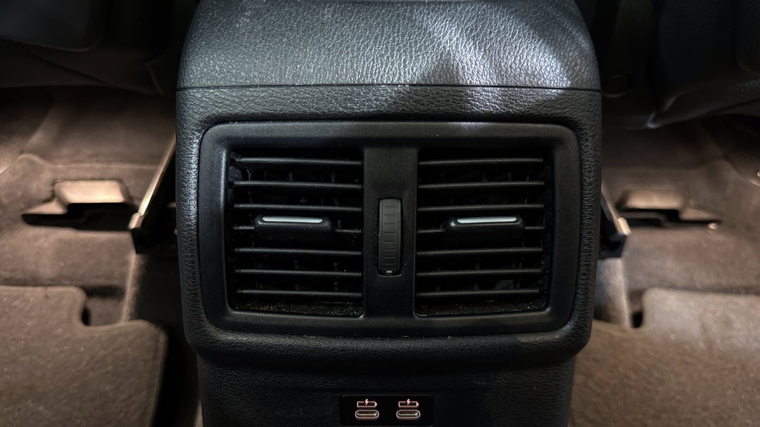 2022 BMW X1 sDrive 20i, Automatic, 38397 km, Rear A/C Vent