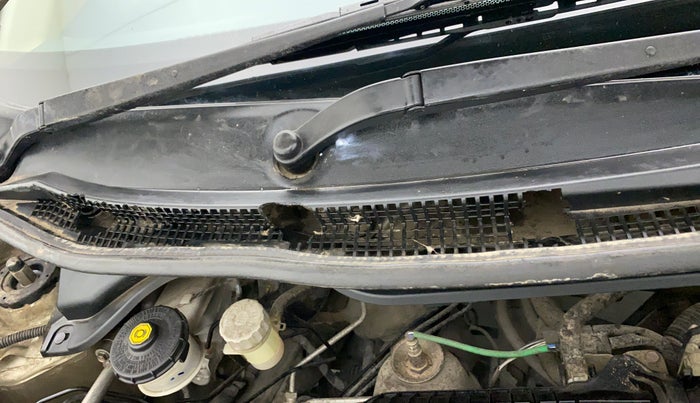 2011 Honda City S MT PETROL, Petrol, Manual, 30,674 km, Bonnet (hood) - Cowl vent panel has minor damage
