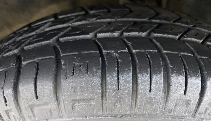 2015 Maruti Alto 800 VXI, Petrol, Manual, 24,240 km, Left Front Tyre Tread