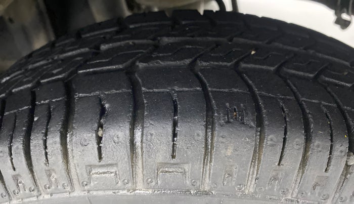 2015 Maruti Alto 800 VXI, Petrol, Manual, 24,240 km, Left Rear Tyre Tread