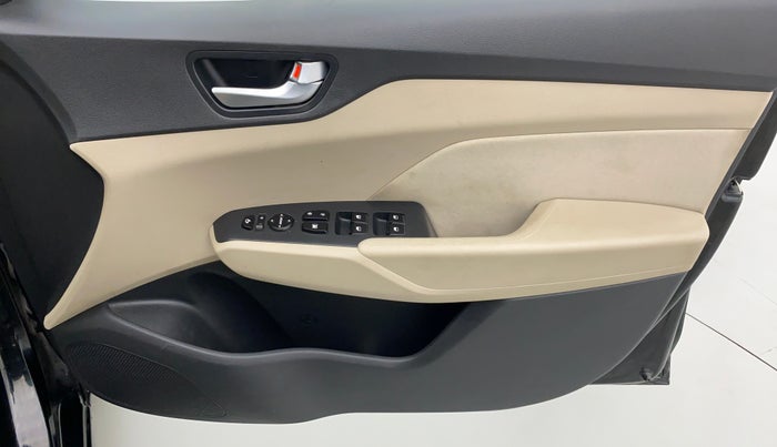 2018 Hyundai Verna 1.6 CRDI SX + AT, Diesel, Automatic, 34,812 km, Driver Side Door Panels Control