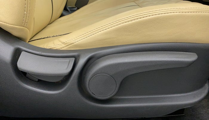 2018 Hyundai Verna 1.6 CRDI SX + AT, Diesel, Automatic, 34,812 km, Driver Side Adjustment Panel