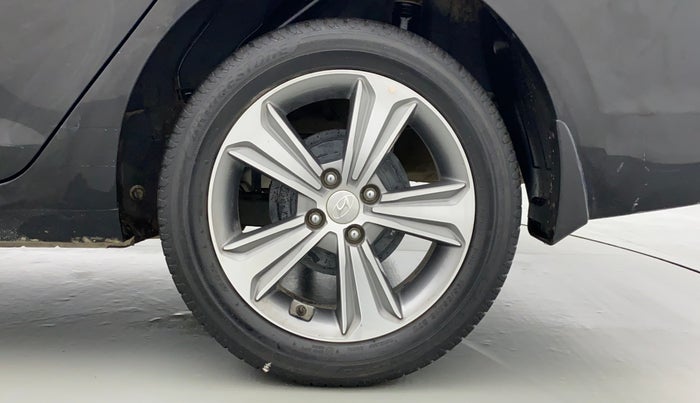 2018 Hyundai Verna 1.6 CRDI SX + AT, Diesel, Automatic, 34,812 km, Left Rear Wheel