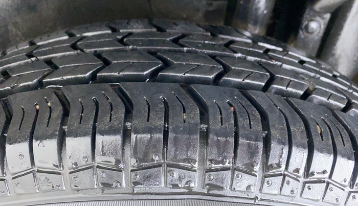 2015 Maruti Swift VXI, Petrol, Manual, 39,493 km, Left Rear Tyre Tread
