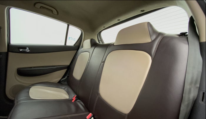 2013 Hyundai i20 MAGNA O 1.4 CRDI, Diesel, Manual, 88,085 km, Right Side Rear Door Cabin
