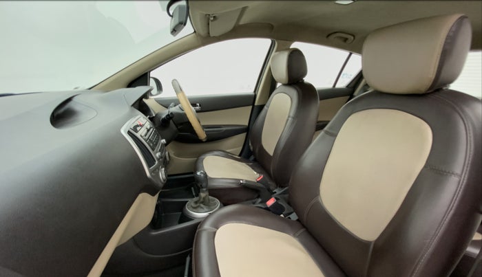 2013 Hyundai i20 MAGNA O 1.4 CRDI, Diesel, Manual, 88,085 km, Right Side Front Door Cabin