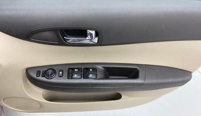2013 Hyundai i20 MAGNA O 1.4 CRDI, Diesel, Manual, 88,085 km, Driver Side Door Panels Control