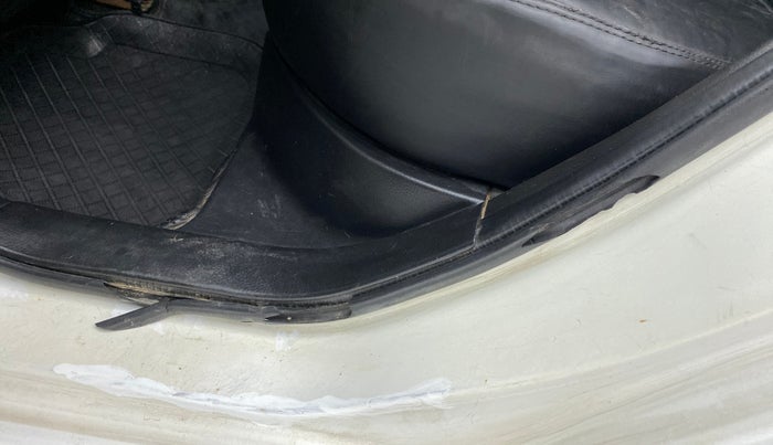 2012 Maruti Swift ZXI D, Petrol, Manual, 65,408 km, Rear left door - Beading has minor damage