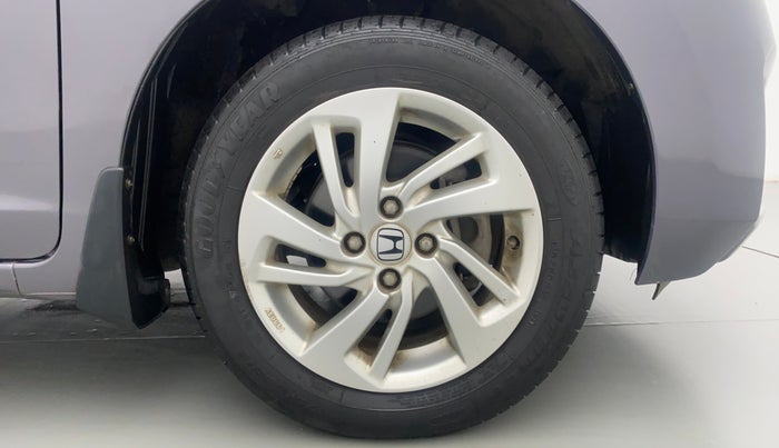 2018 Honda Jazz 1.2 V MT, Petrol, Manual, 15,993 km, Right Front Wheel