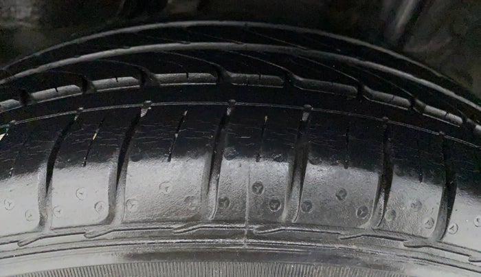 2018 Honda Jazz 1.2 V MT, Petrol, Manual, 15,993 km, Left Front Tyre Tread