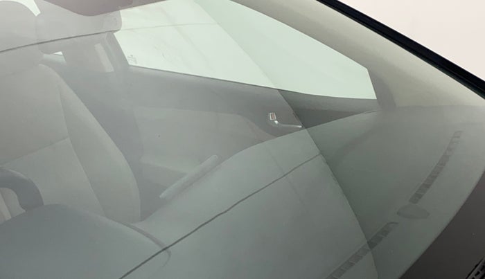 2020 Hyundai Verna SX 1.5 VTVT, Petrol, Manual, 53,232 km, Front windshield - Minor spot on windshield