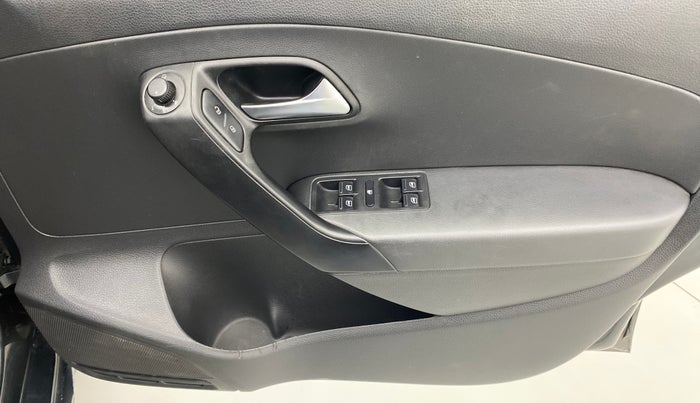 2018 Volkswagen Polo HIGH LINE PLUS 1.0, Petrol, Manual, 88,635 km, Driver Side Door Panels Control