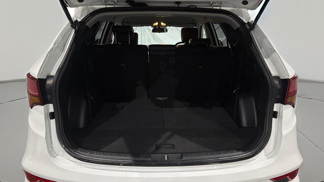 2017 Hyundai Santa Fe Active X, Automatic, 102992 km, Boot Inside View