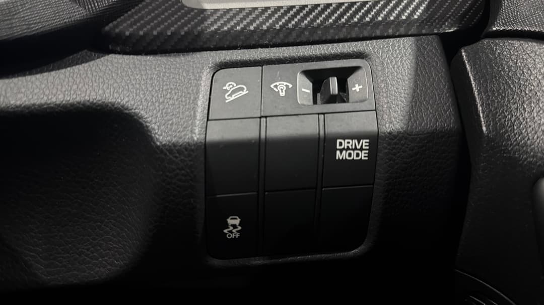 2017 Hyundai Santa Fe Active X, Automatic, 102992 km, Utility Switches/Buttons