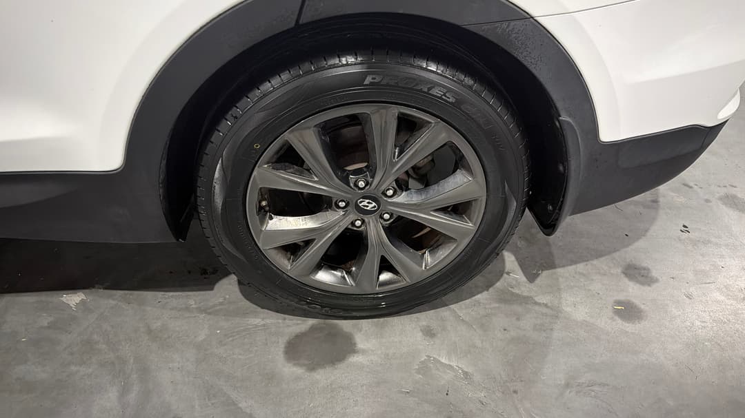 2017 Hyundai Santa Fe Active X, Automatic, 102992 km, Left Rear Wheel