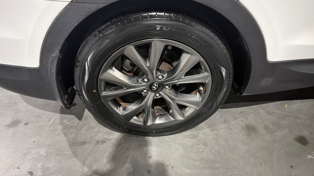 2017 Hyundai Santa Fe Active X, Automatic, 102992 km, Right Rear Wheel