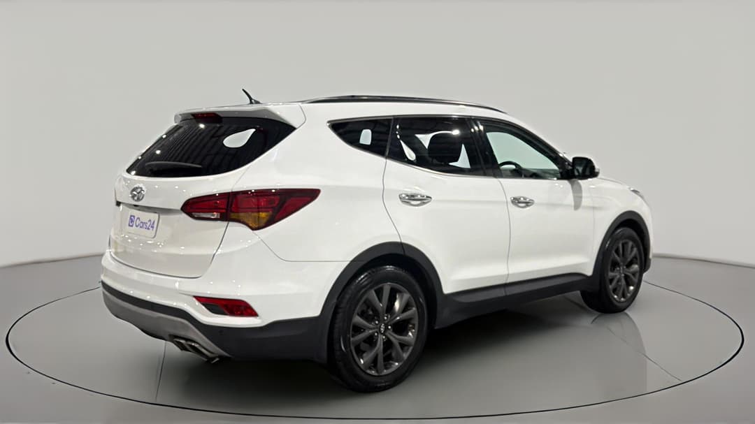 2017 Hyundai Santa Fe Active X, Automatic, 102992 km, Right Back Diagonal (45- Degree) View