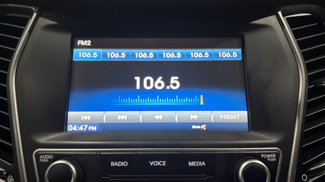 2017 Hyundai Santa Fe Active X, Automatic, 102992 km, Infotainment System