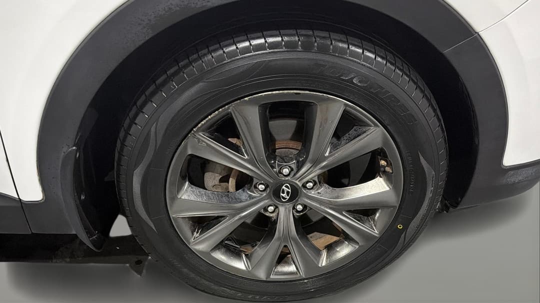 2017 Hyundai Santa Fe Active X, Automatic, 102992 km, Right Front Wheel