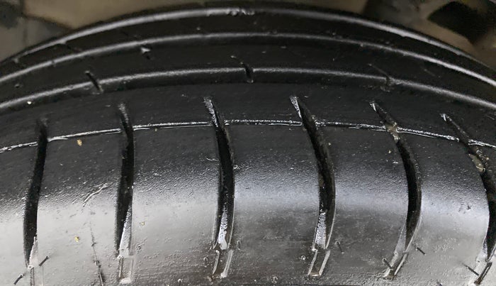 2011 Maruti Ritz ZXI, Petrol, Manual, 54,096 km, Left Front Tyre Tread