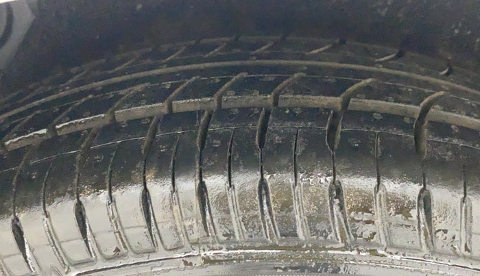 2011 Hyundai i20 MAGNA (O) 1.2, Petrol, Manual, 40,889 km, Right Rear Tyre Tread