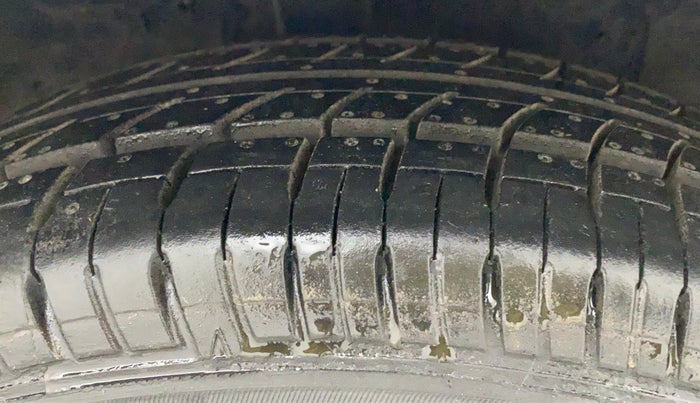 2011 Hyundai i20 MAGNA (O) 1.2, Petrol, Manual, 40,889 km, Right Front Tyre Tread