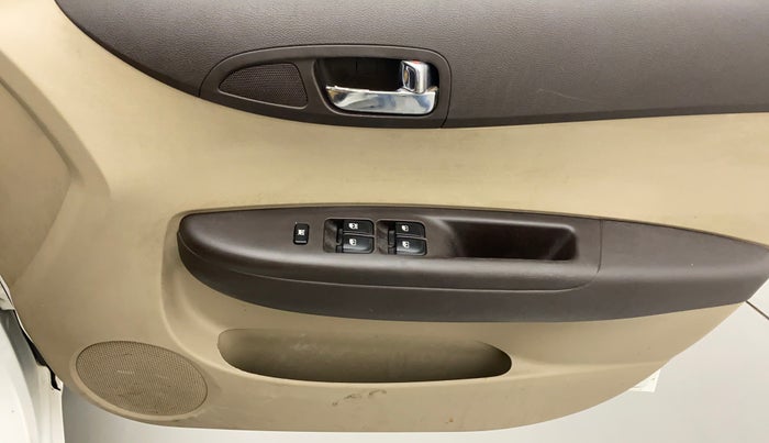 2011 Hyundai i20 MAGNA (O) 1.2, Petrol, Manual, 40,889 km, Driver Side Door Panels Control
