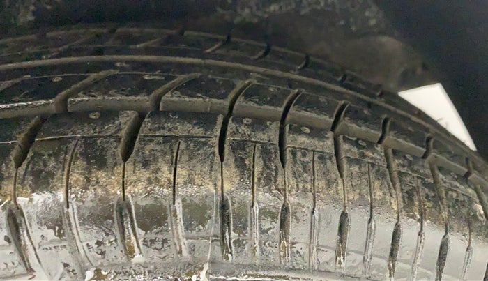 2011 Hyundai i20 MAGNA (O) 1.2, Petrol, Manual, 40,889 km, Left Rear Tyre Tread