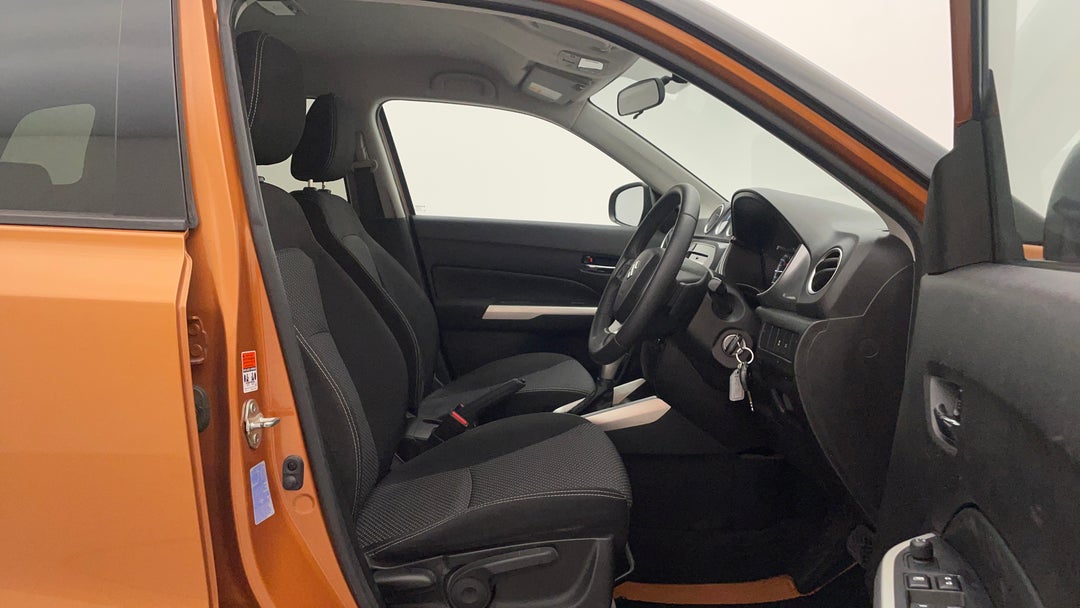 2017 Suzuki Vitara Rt-s, Automatic, 55697 km, Right Side Front Door Cabin View