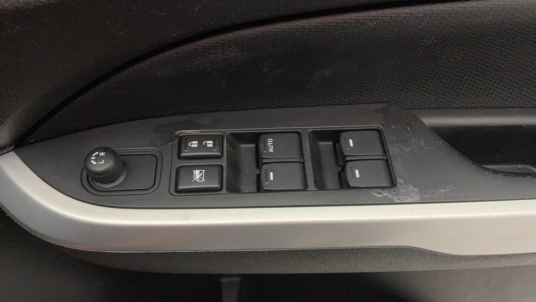 2017 Suzuki Vitara Rt-s, Automatic, 55697 km, Drivers Side Door Panel Controls