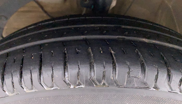 2019 Maruti Swift VXI AMT D, Petrol, Automatic, 39,187 km, Left Front Tyre Tread