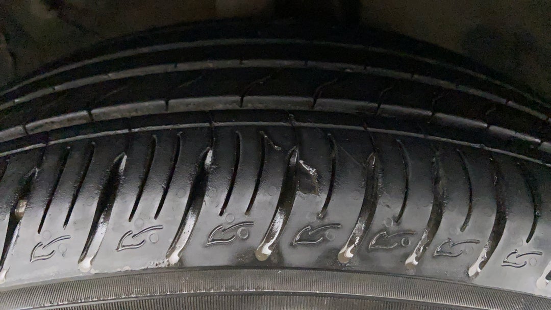 Right Front Tyre Tread