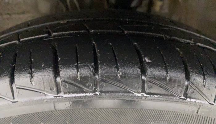 2021 Maruti Alto LXI CNG, CNG, Manual, 29,398 km, Left Front Tyre Tread