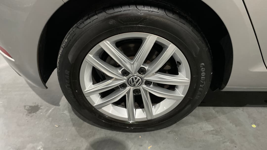 2018 Volkswagen Golf 110 Tsi Trendline, Automatic, 61339 km, Right Rear Wheel