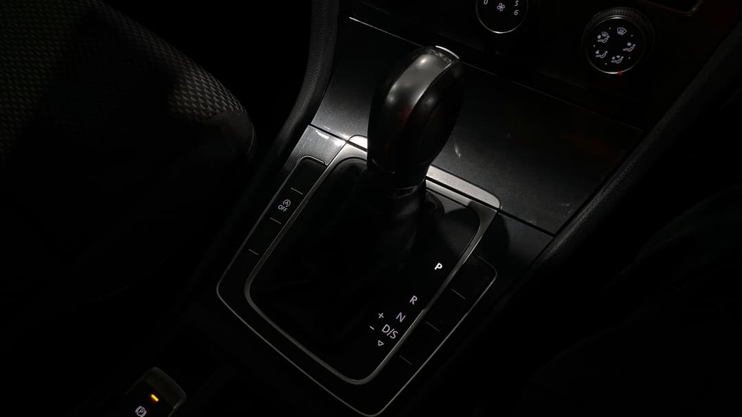2018 Volkswagen Golf 110 Tsi Trendline, Automatic, 61339 km, Gear Lever 