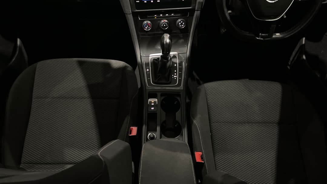 2018 Volkswagen Golf 110 Tsi Trendline, Automatic, 61339 km, Center Console