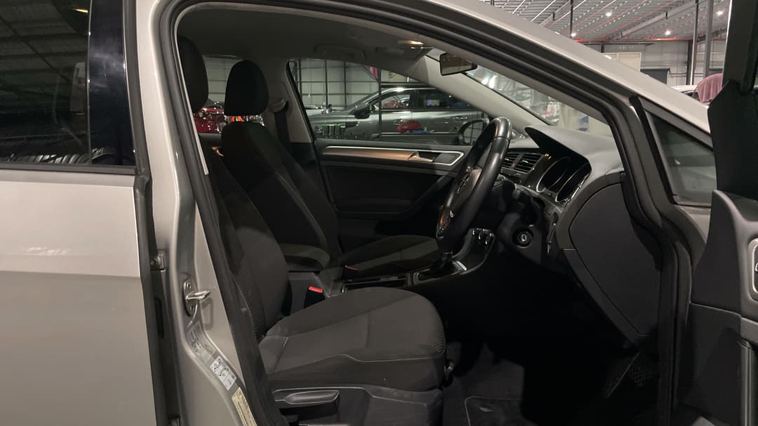 2018 Volkswagen Golf 110 Tsi Trendline, Automatic, 61339 km, Right Side Front Door Cabin View