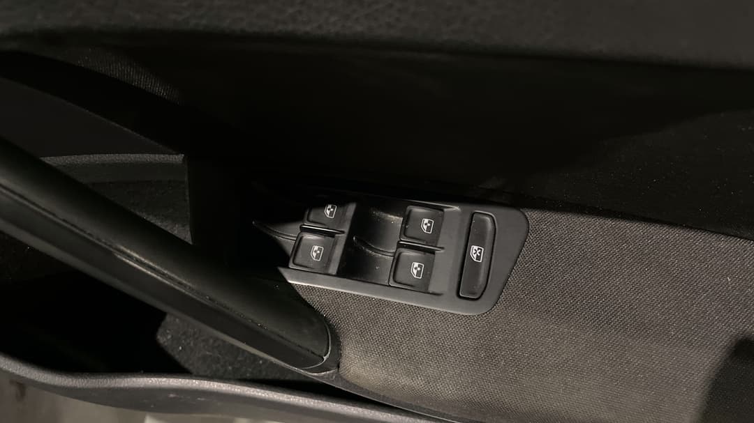 2018 Volkswagen Golf 110 Tsi Trendline, Automatic, 61339 km, Drivers Side Door Panel Controls