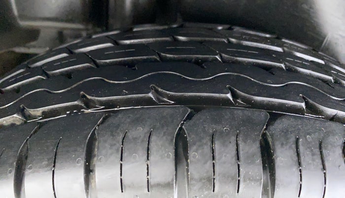 2015 Maruti Ciaz VXI PLUS, Petrol, Manual, 35,021 km, Right Rear Tyre Tread