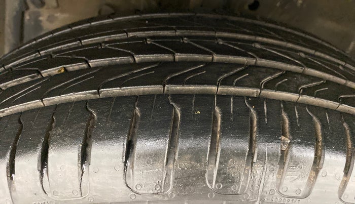 2015 Maruti Swift Dzire ZDI, Diesel, Manual, 37,746 km, Left Front Tyre Tread