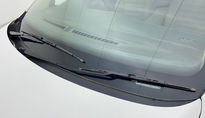 2011 Volkswagen Vento TRENDLINE 1.6, Petrol, Manual, 67,193 km, Front windshield - Wiper nozzle not functional