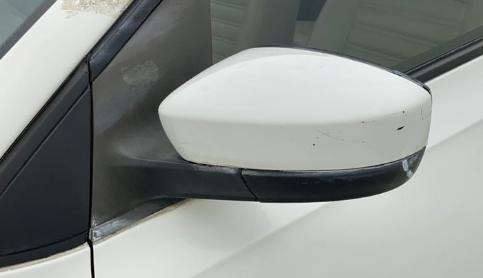 2011 Volkswagen Vento TRENDLINE 1.6, Petrol, Manual, 67,193 km, Left rear-view mirror - Cover has minor damage