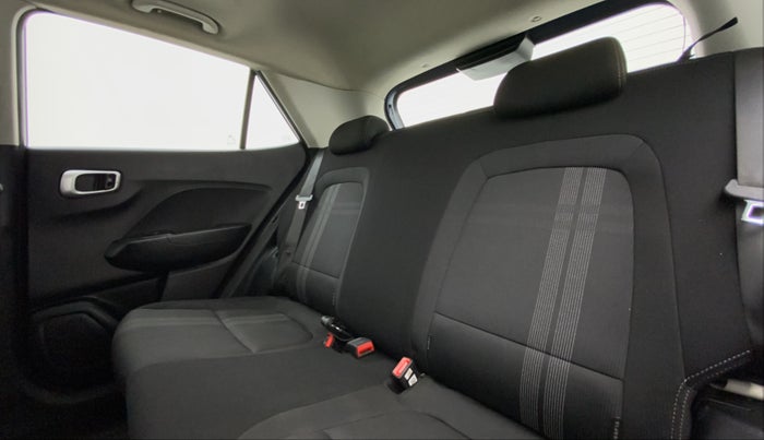 2020 Hyundai VENUE 1.5 SX CRDI MT, Diesel, Manual, 34,757 km, Right Side Rear Door Cabin