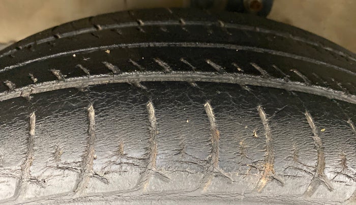 2017 Maruti Celerio VXI d, Petrol, Manual, 32,918 km, Left Front Tyre Tread
