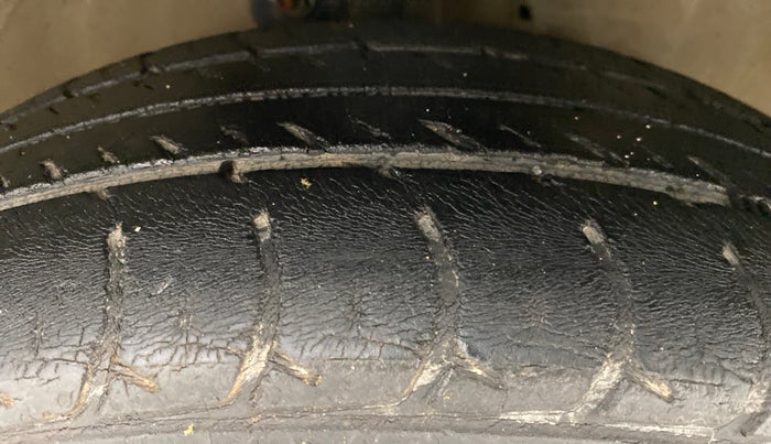 2017 Maruti Celerio VXI d, Petrol, Manual, 32,918 km, Right Front Tyre Tread