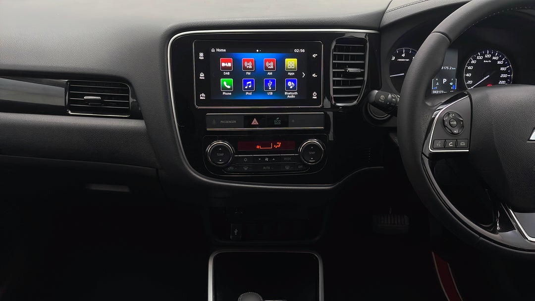 2019 Mitsubishi Outlander Es 7 Seat (2wd), Automatic, 43285 km, Center Console